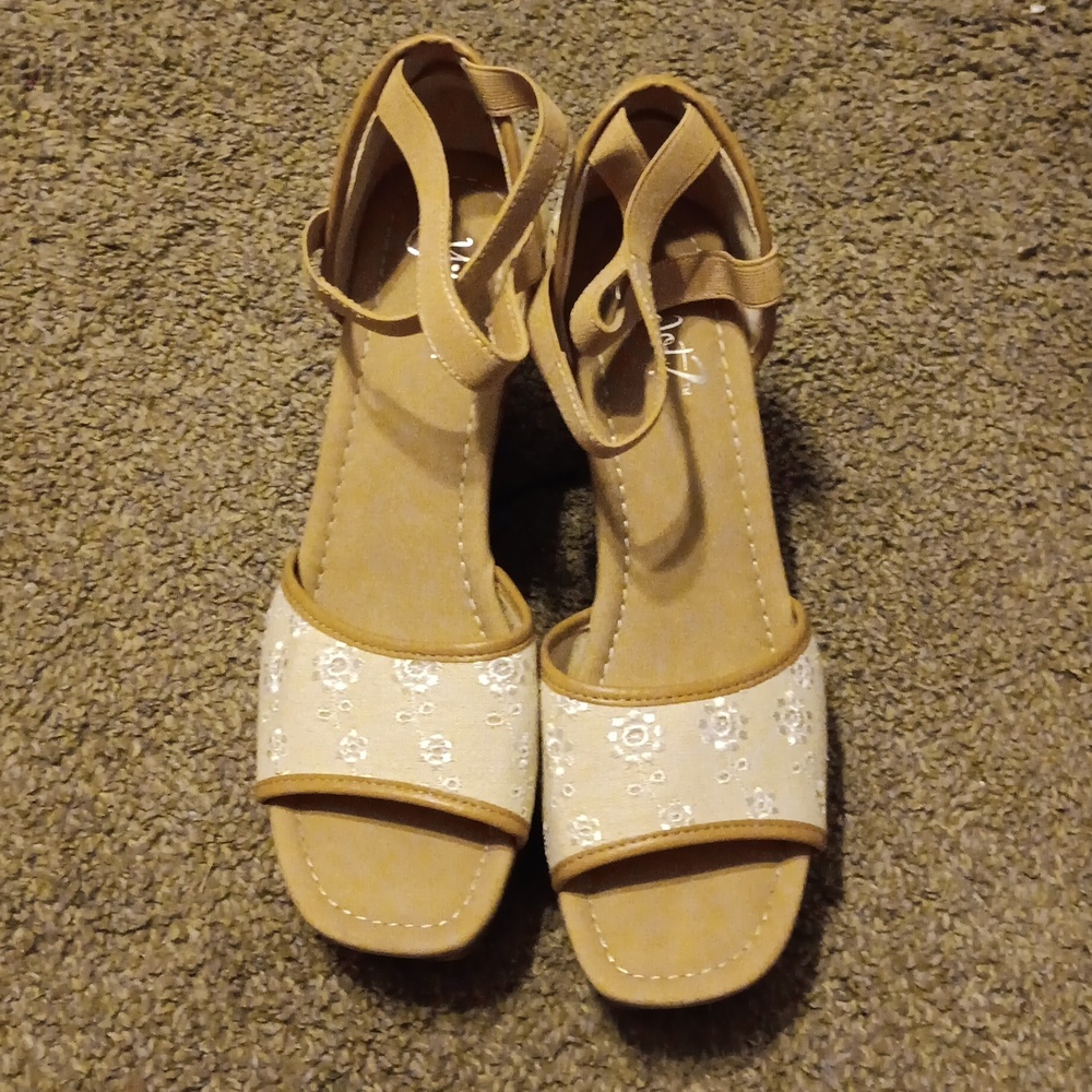 Size 8.5 wedge Sandal